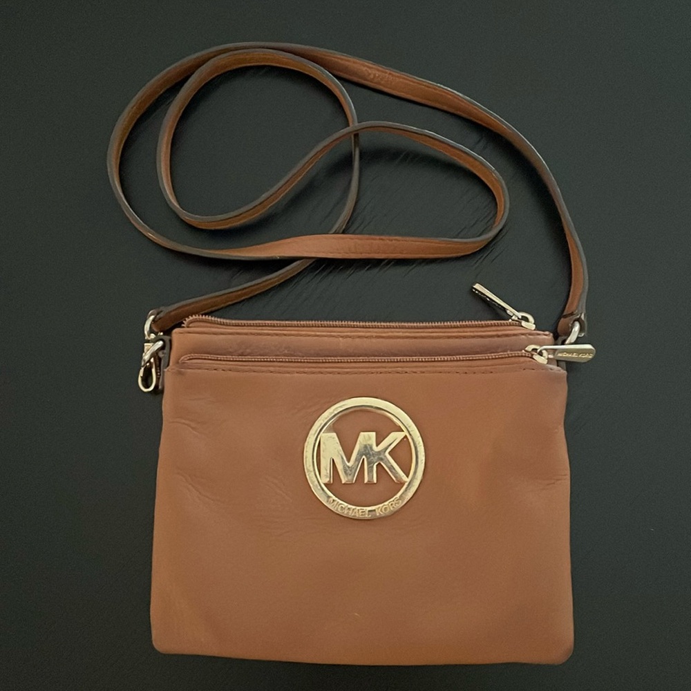 MK Michael Kors versatile crossbody bag messenger wallet